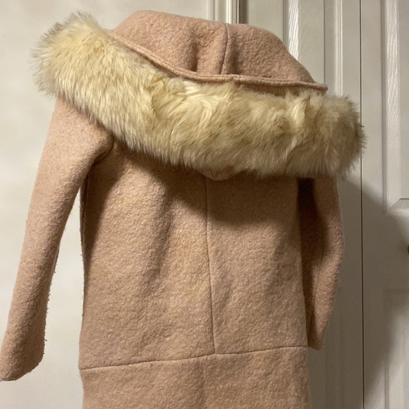 Beige faux fur coat - Picture 2 of 7